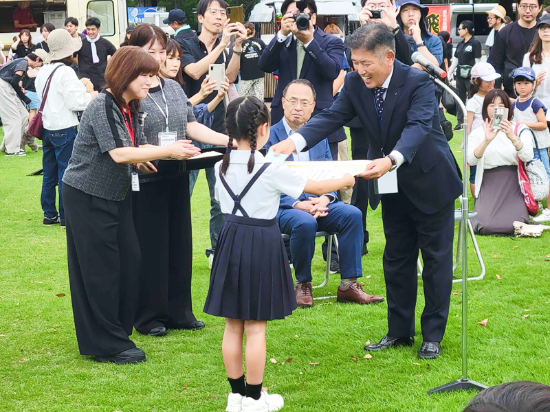 小学生動物愛護絵画表彰式の様子