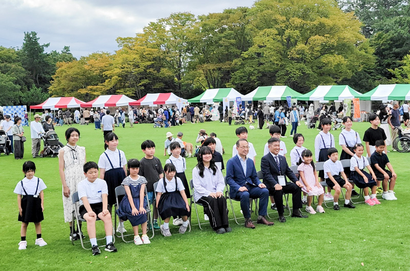 小学生動物愛護絵画表彰式の様子